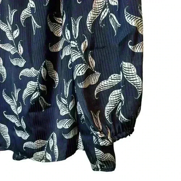 Lane Bryant Business Casual Blouse Mock Neck with Twist Cutout NWT Size 24 - Picture 7 of 16